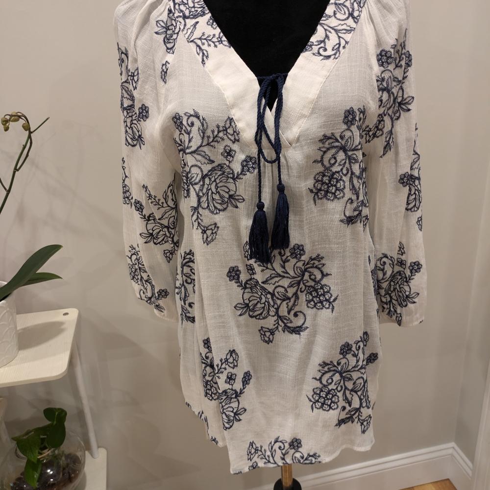 AGB White and Blue Tie Front Embroidery Tunic Blouse.Size L